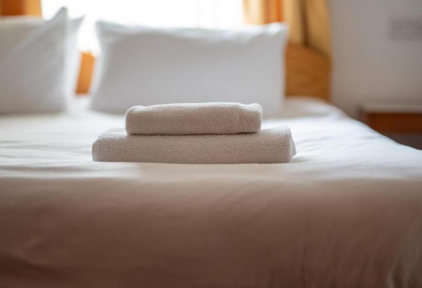 غرفة قياسية فردية, Insh Hall