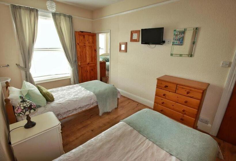 اتاق سوپریور چهار تخته, Beaches Guesthouse