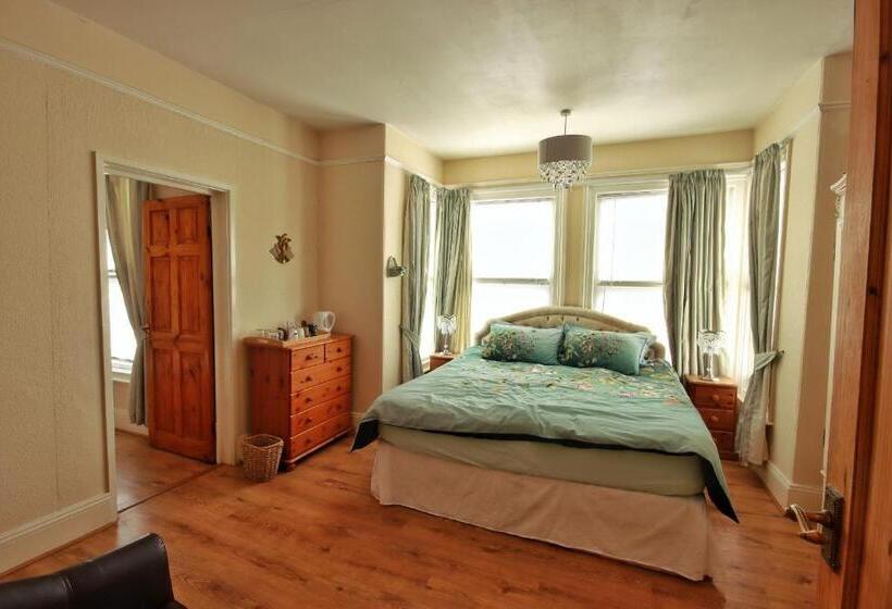 اتاق سوپریور چهار تخته, Beaches Guesthouse