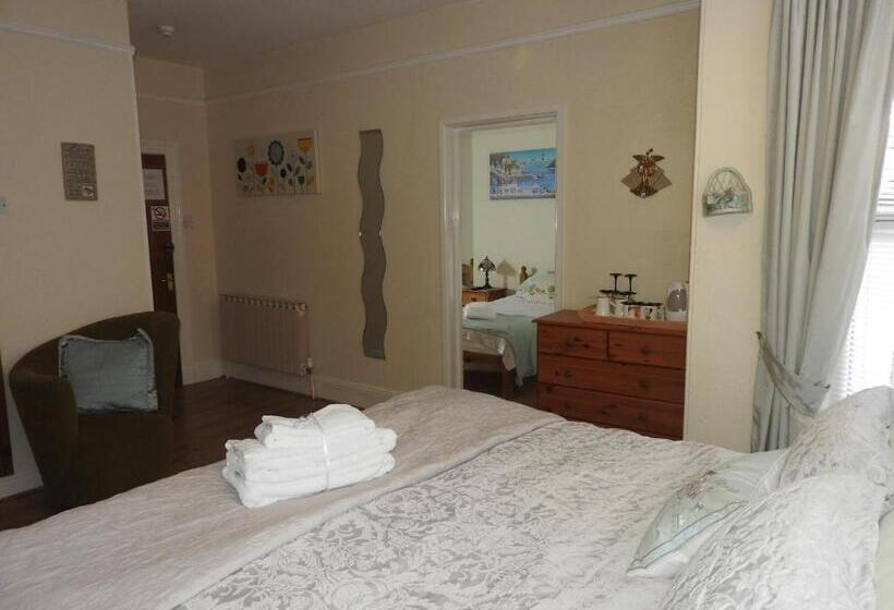 اتاق سوپریور چهار تخته, Beaches Guesthouse