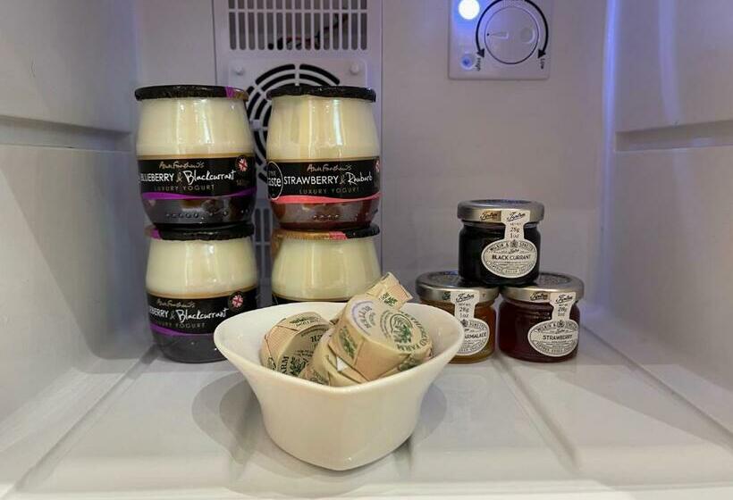 Superior room with lake view, Highside Farm