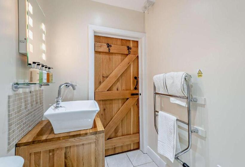 Superior room with lake view, Highside Farm