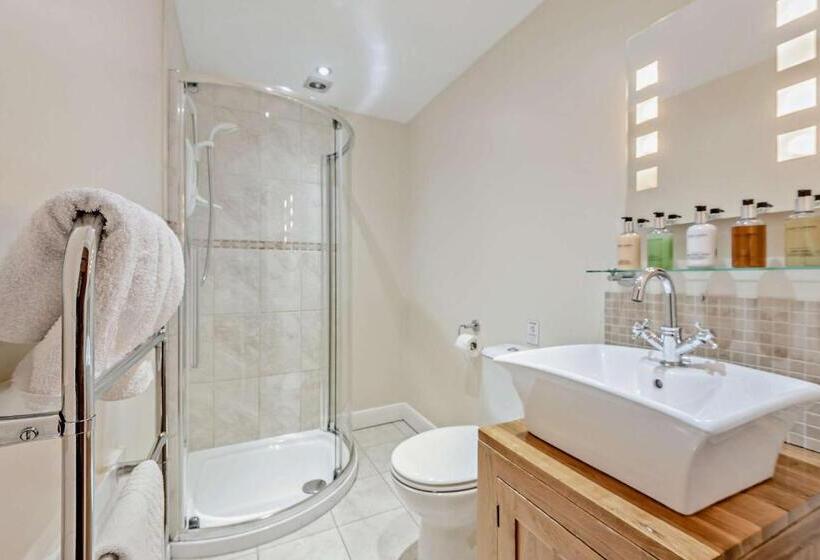 Superior room with lake view, Highside Farm