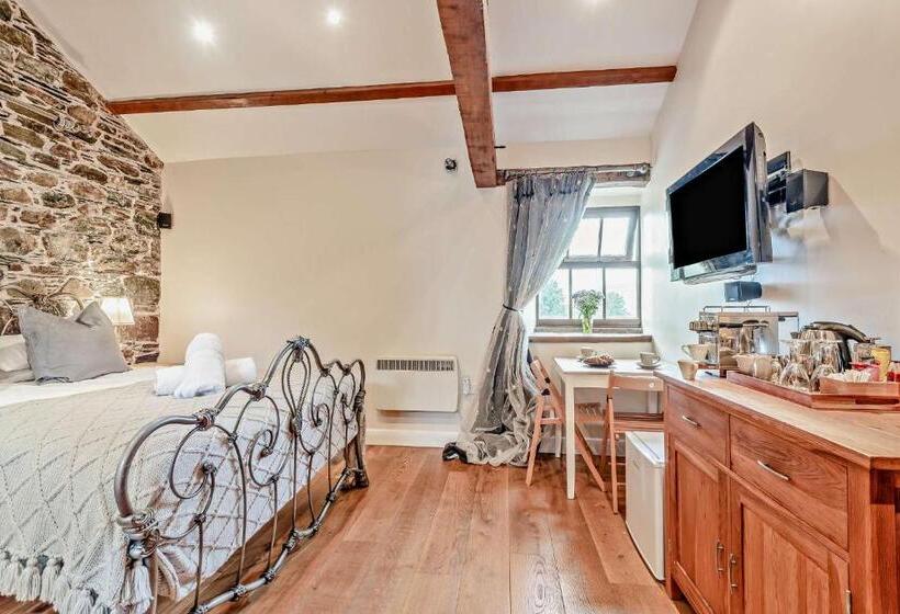 Superior room with lake view, Highside Farm