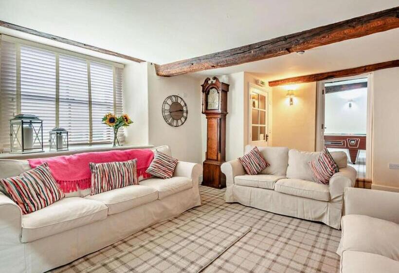 4间卧室的房子, Highside Farm