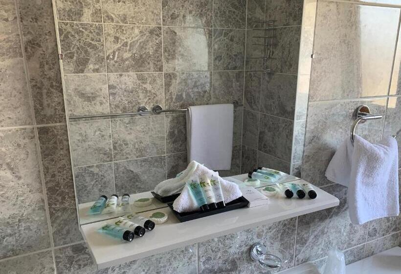 Семейный Номер, Lyndon Guest House
