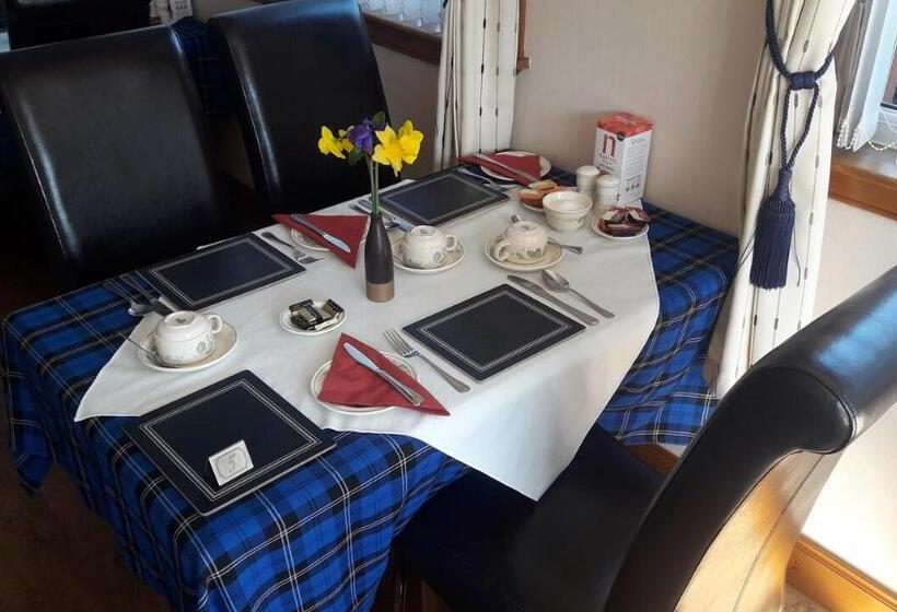 Perhehuone, Lyndon Guest House