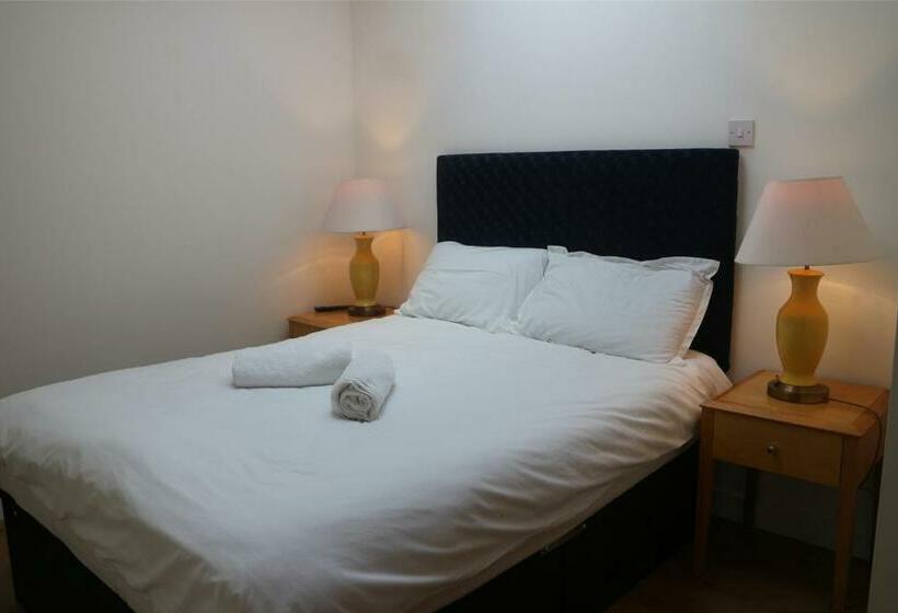 スタンダードシングルルーム, Oscar Lodge