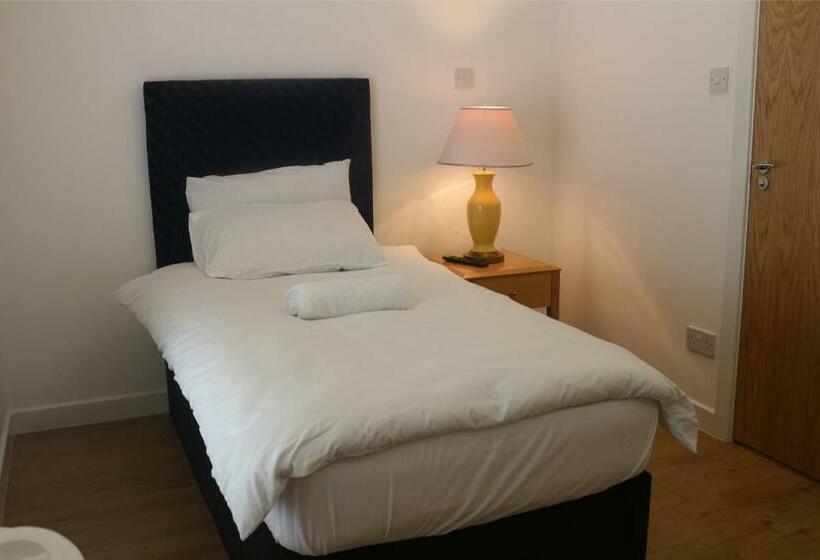 スタンダードシングルルーム, Oscar Lodge