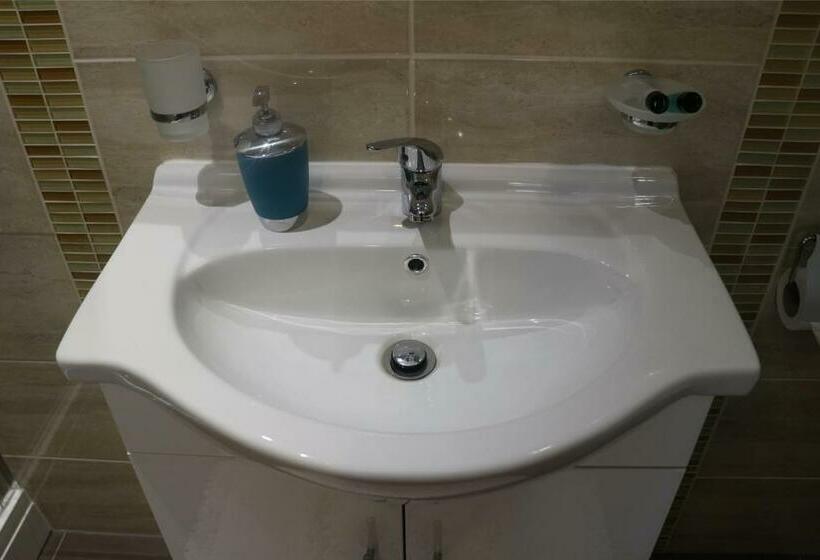 スタンダードシングルルーム, Oscar Lodge