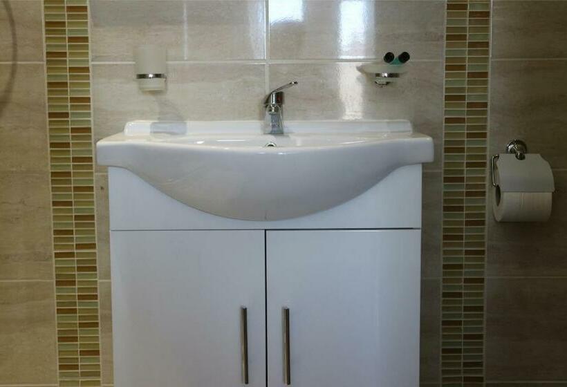 スタンダードシングルルーム, Oscar Lodge