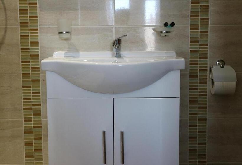 スタンダードルーム, Oscar Lodge