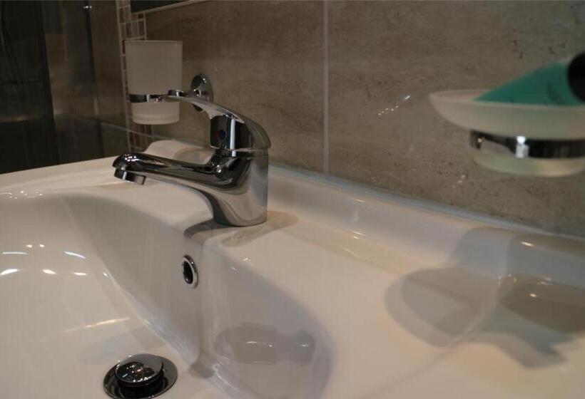 スタンダードルーム, Oscar Lodge