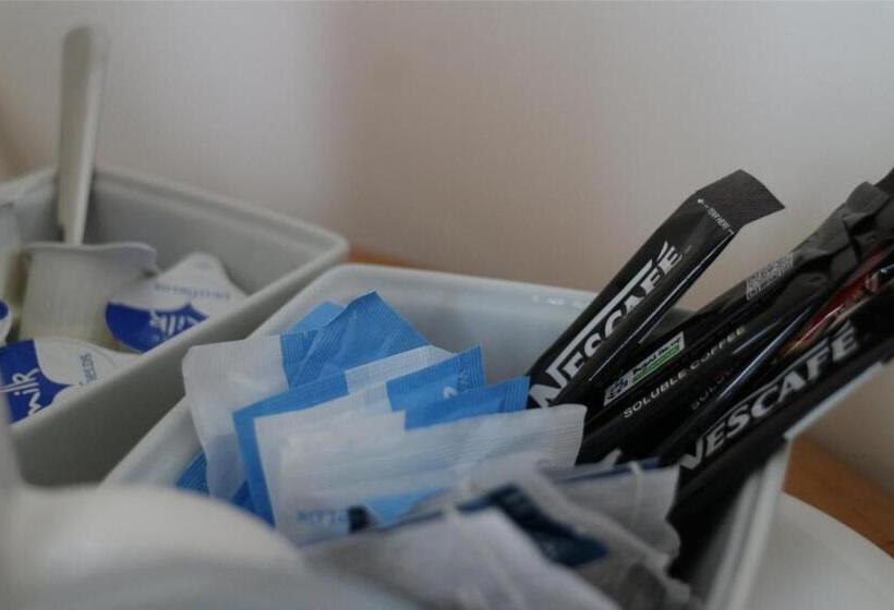 スタンダードトリプルルーム, Oscar Lodge