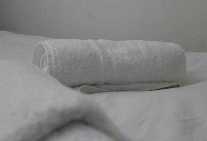 スタンダードトリプルルーム, Oscar Lodge