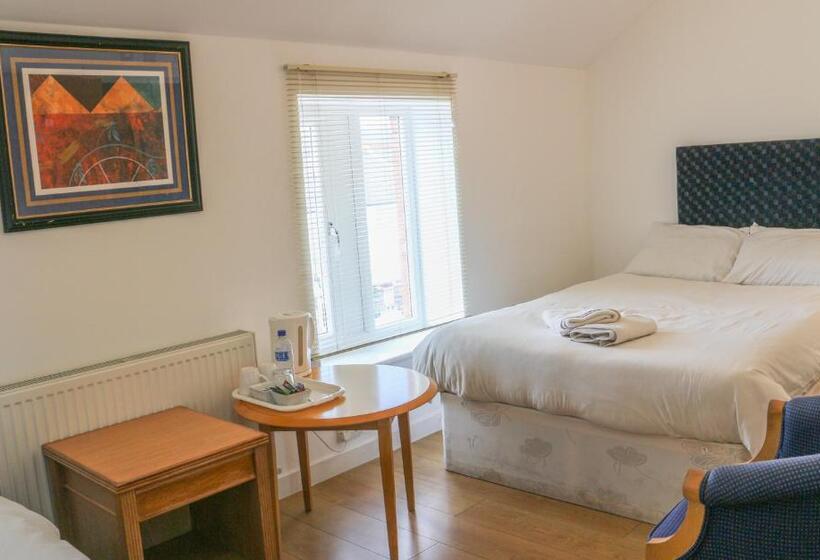 スタンダードトリプルルーム, Oscar Lodge