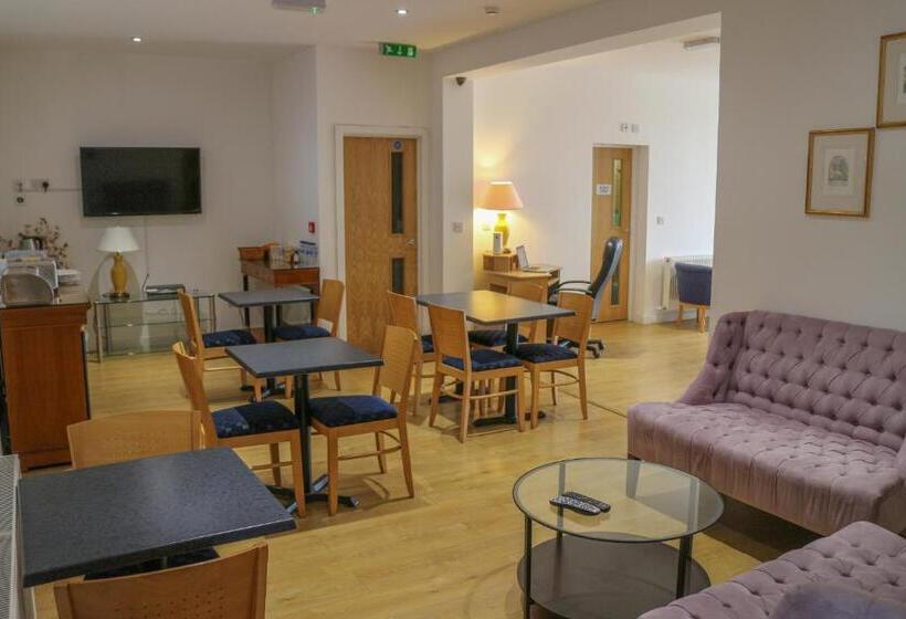 ファミリールーム, Oscar Lodge