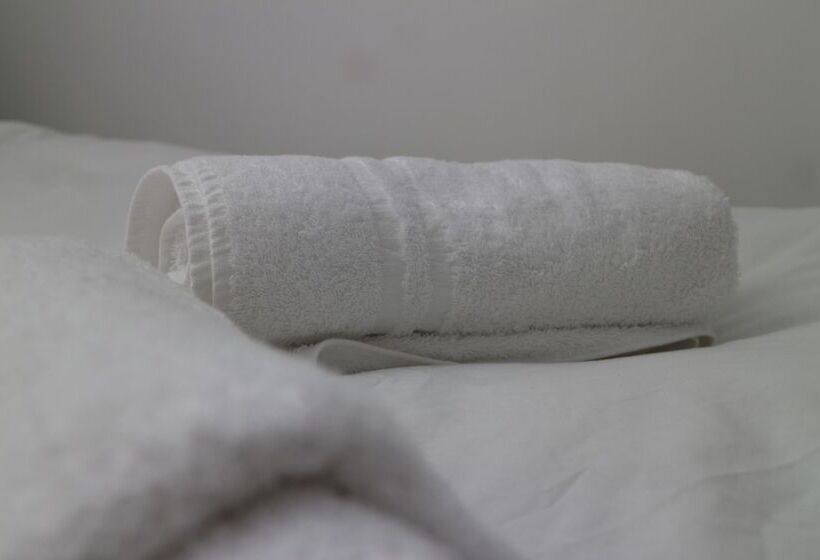 スタンダードシングルルーム, Oscar Lodge