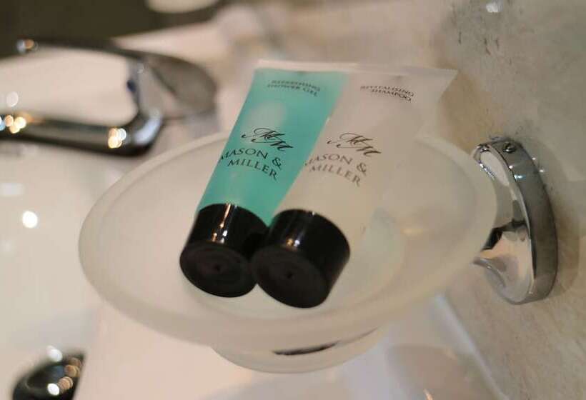 ファミリールーム, Oscar Lodge