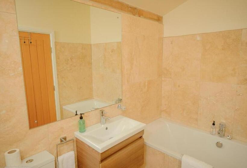 غرفة إدارية سرير كينج, Sabine Barn