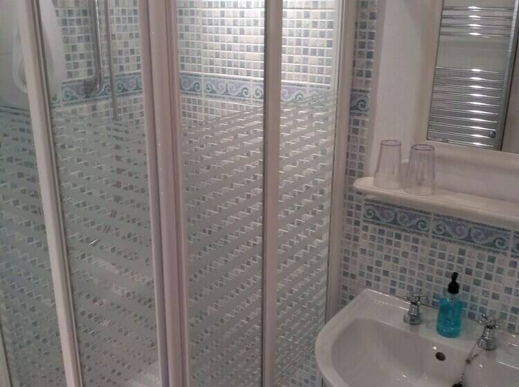 חדר קומפורט, Squirrel Lodge