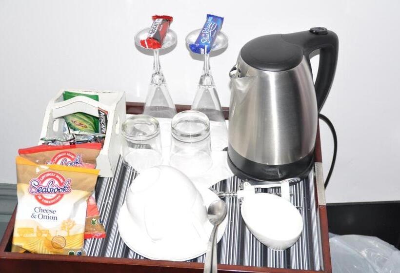 غرفة أساسية, The Bank Guest House