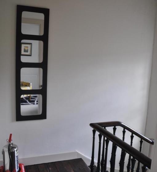 غرفة أساسية, The Bank Guest House