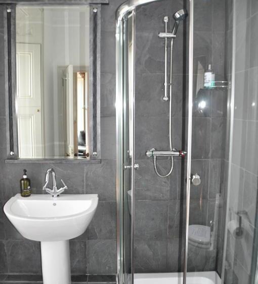 غرفة قياسية, The Bank Guest House