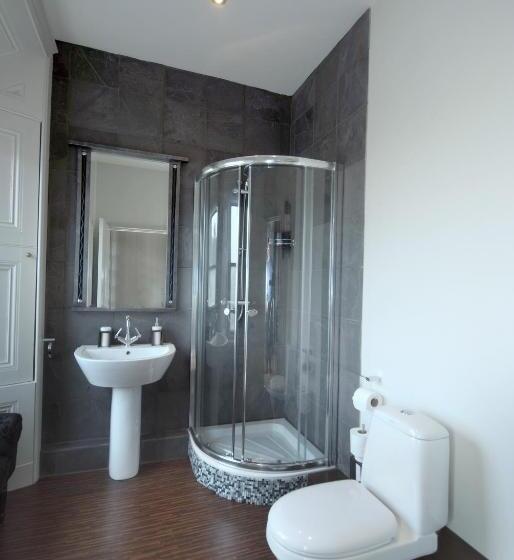 غرفة قياسية, The Bank Guest House