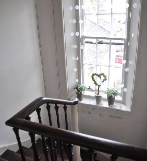 غرفة أساسية, The Bank Guest House