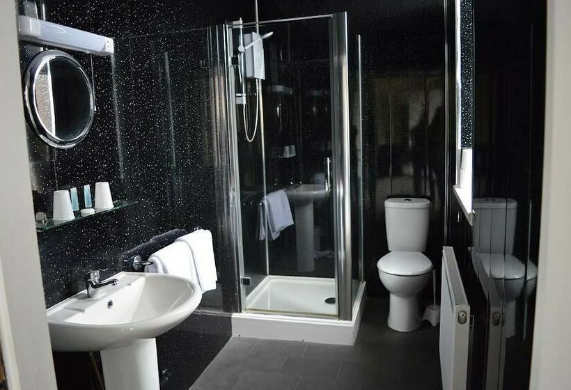 标准三人间, The Carlton