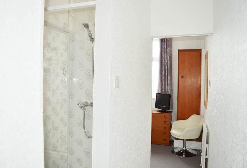 标准单人间, The Carlton