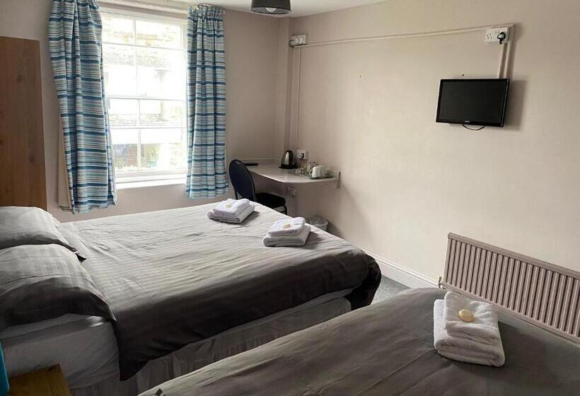 Семейный Номер, Hampton Hotel & Restaurant