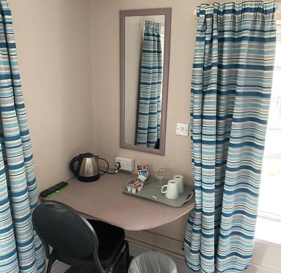 Семейный Номер, Hampton Hotel & Restaurant