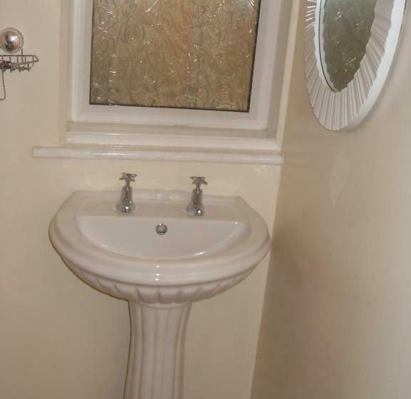 스탠다드 트리플 룸, Chilton