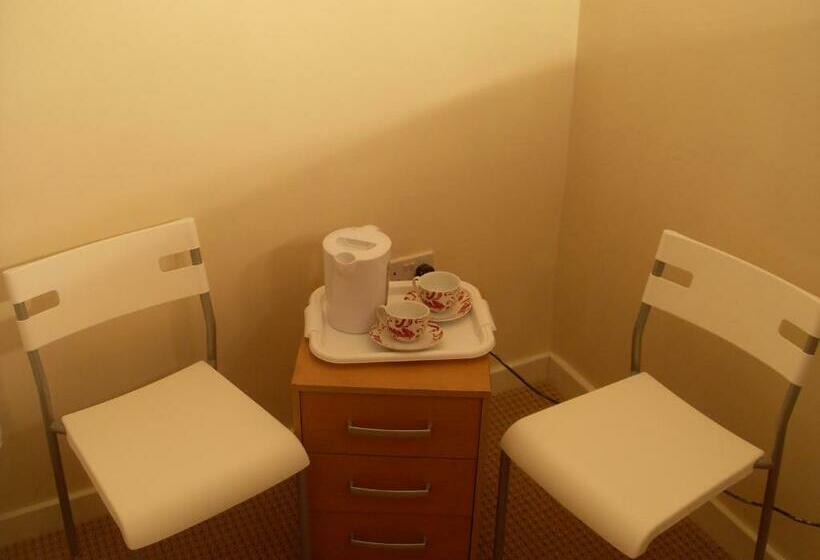 스탠다드 트리플 룸, Chilton