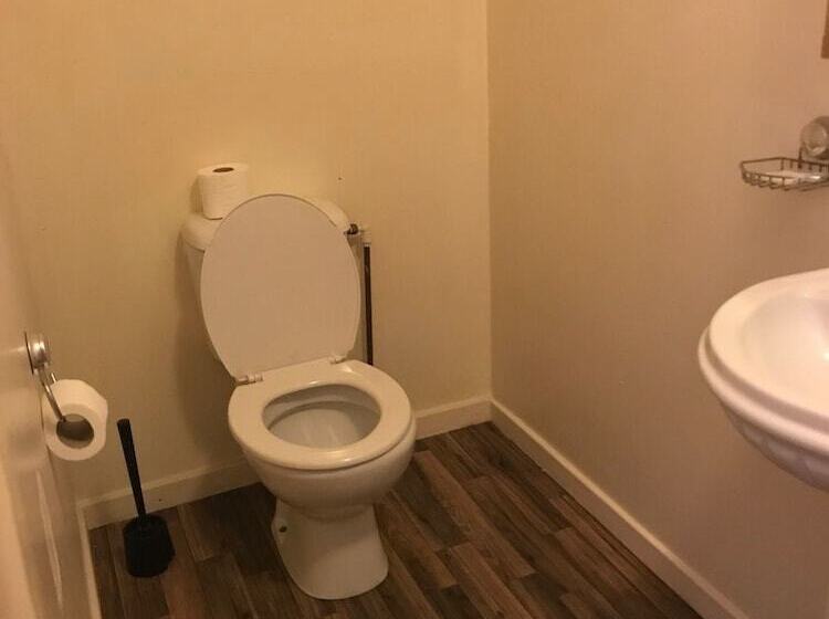 스탠다드 트리플 룸, Chilton