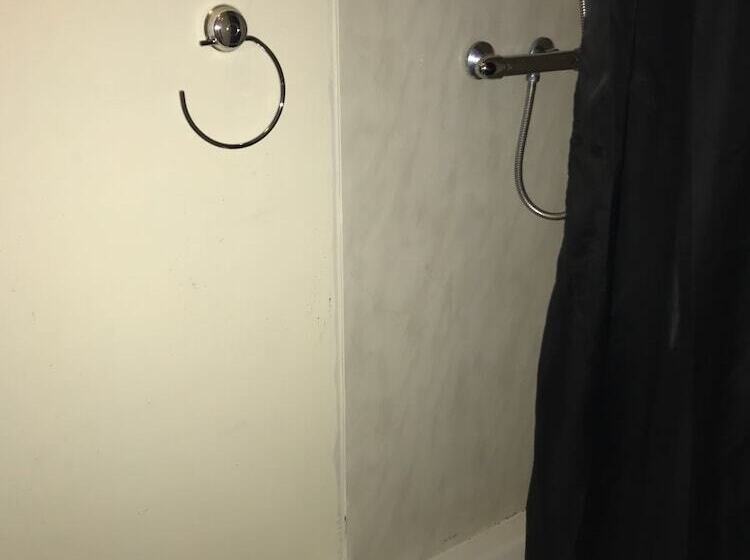 스탠다드 트리플 룸, Chilton