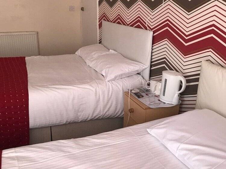 스탠다드 트리플 룸, Chilton