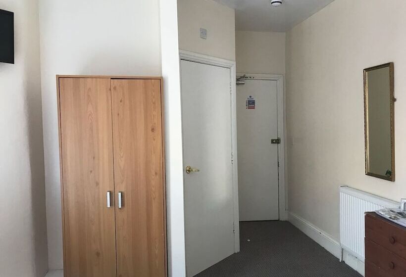 스탠다드 트리플 룸, Chilton