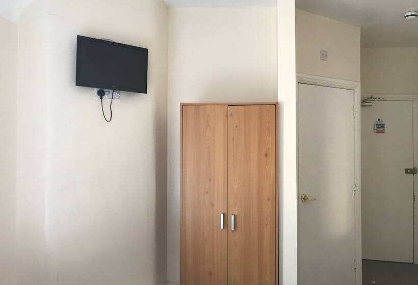 스탠다드 트리플 룸, Chilton