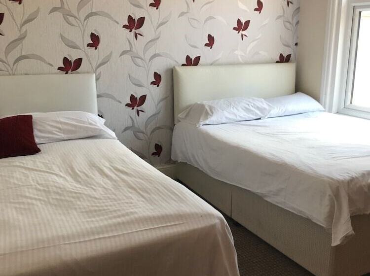 스탠다드 트리플 룸, Chilton