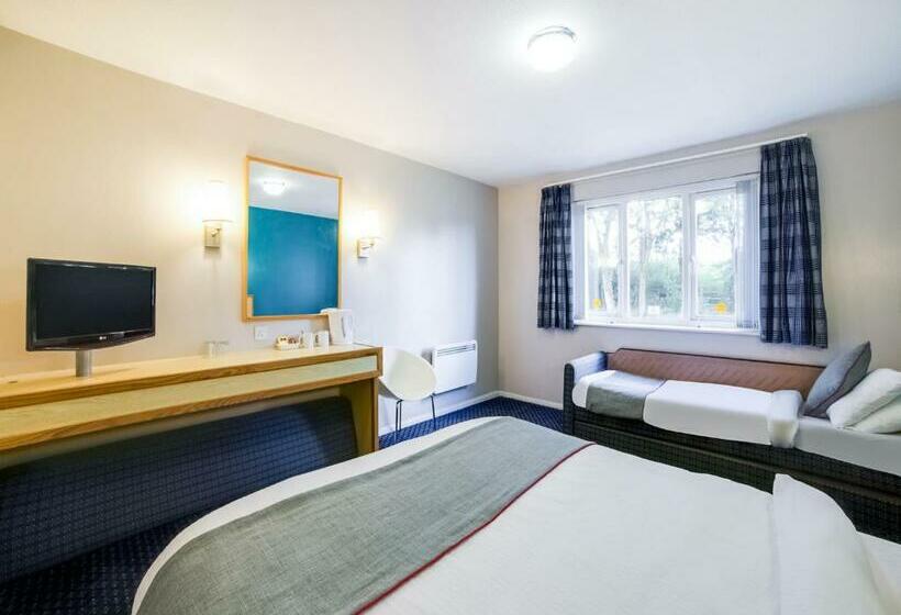 غرفة ديلوكس ثلاثية, Rafee