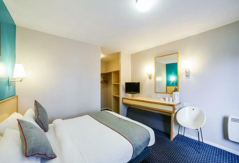 غرفة ديلوكس ثلاثية, Rafee