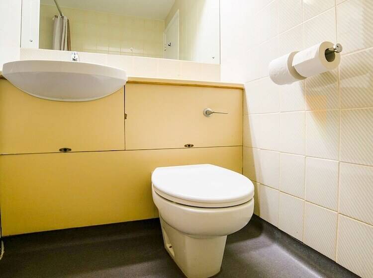 غرفة ديلوكس, Rafee