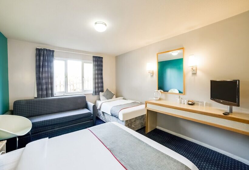 غرفة ديلوكس ثلاثية, Rafee