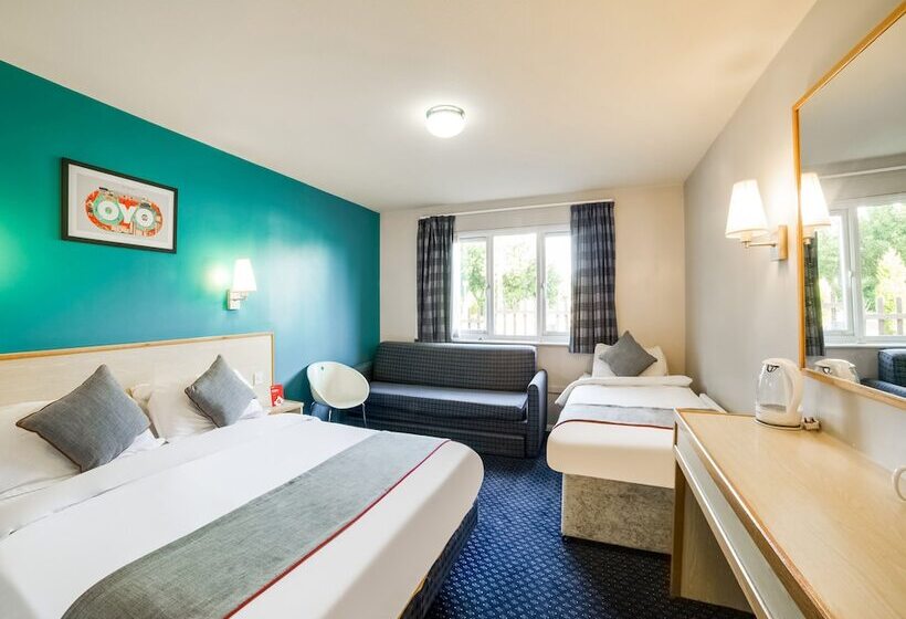 غرفة ديلوكس ثلاثية, Rafee