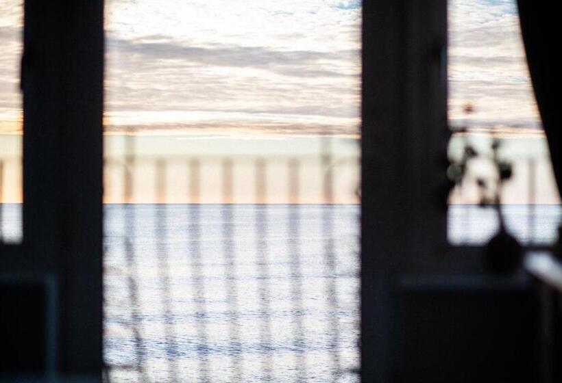 高级海景房, The Elizabeth