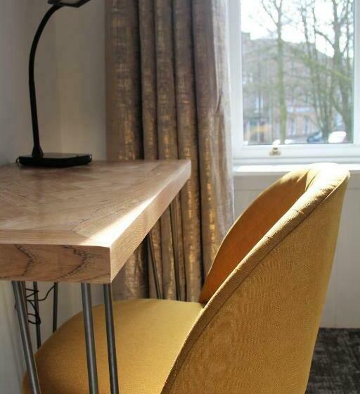 جناح ديلوكس, The Kirkcudbright Bay