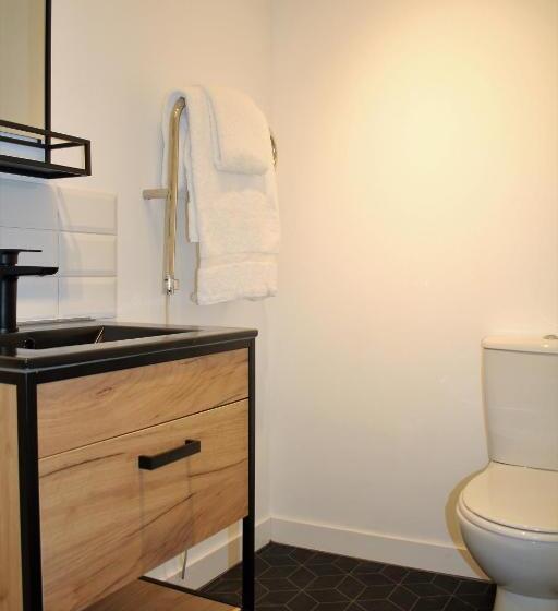 جناح ديلوكس, The Kirkcudbright Bay